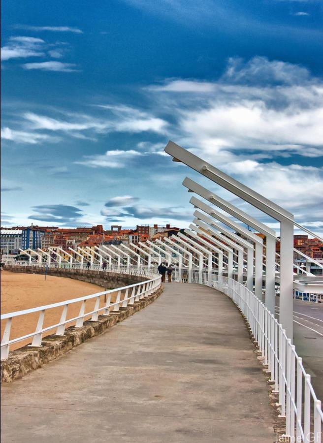 Apto. Vista Playa Poniente Gijón Exteriör bild